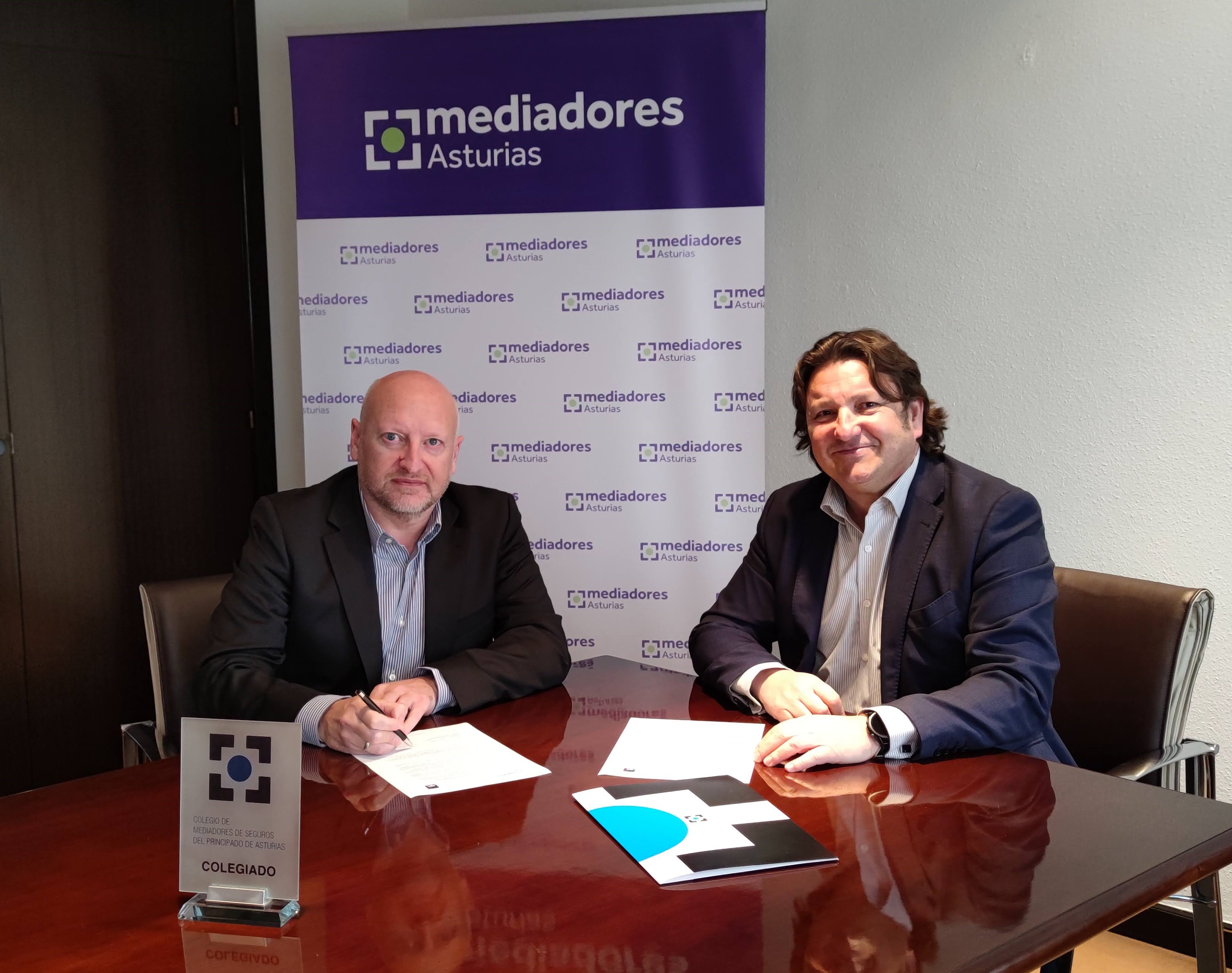 Francisco Javier Parra (AXA) y Reinerio Sarasúa (Mediadores Asturias)