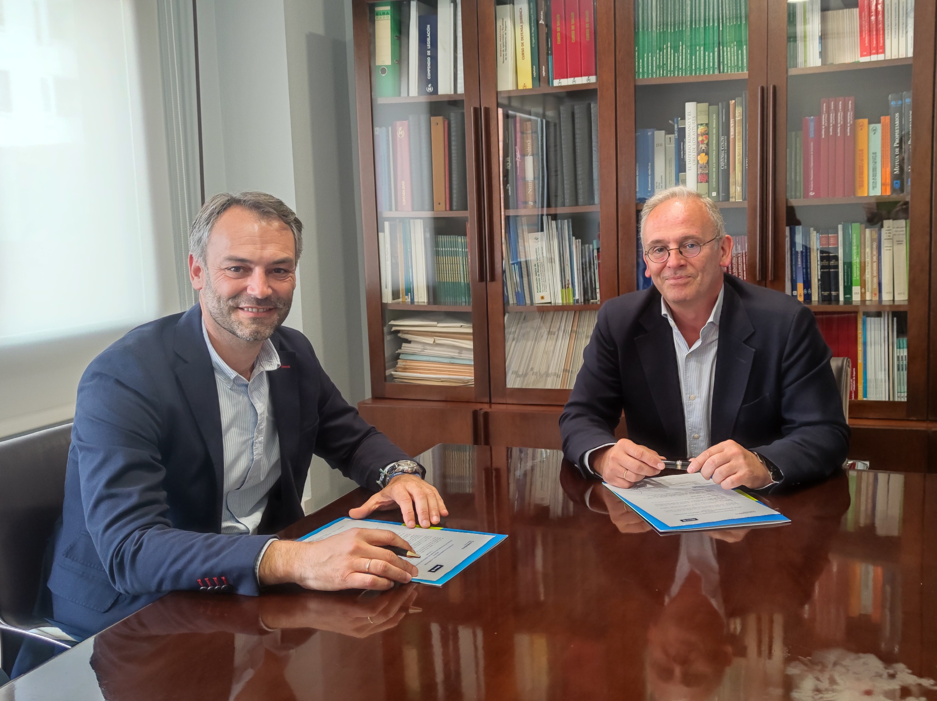Presidente de Mediadores Asturias, Ignacio Friera; y el director Comercial Noroeste Allianz, Alejandro Golán.