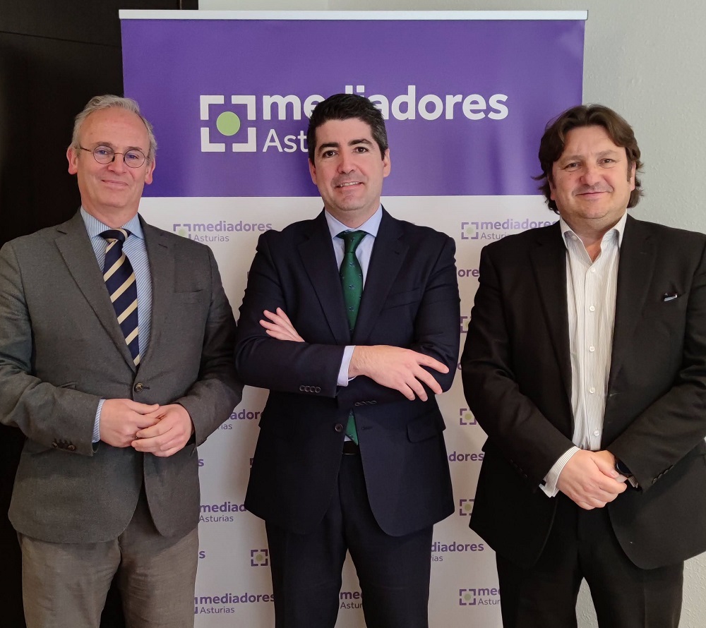 De izquierda a derecha: Ignacio Fiera, César Morales, Reinerio Sarasúa.