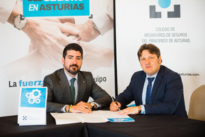 César Morales (Berkley España) y Reinerio Sarasúa (Colegio Mediadores de Seguros de Asturias). Firma Código Deontológico del Seguro del Principado de Asturias