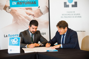 César Morales (Berkley España) y Reinerio Sarasúa (Colegio Mediadores de Seguros de Asturias). Firma Código Deontológico del Seguro del Principado de Asturias