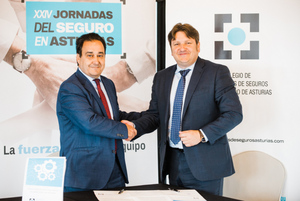 José Francisco Pérez (Plus Ultra) y Reinerio Sarasúa (Colegio Mediadores de Seguros de Asturias). Firma Código Deontológico del Seguro del Principado de Asturias