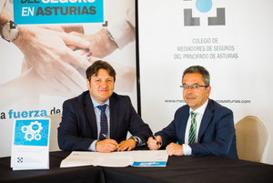 Rafael Cómitre (Reale) y Reinerio Sarasúa (Colegio Mediadores de Seguros de Asturias). Firma Código Deontológico del Seguro del Principado de Asturias