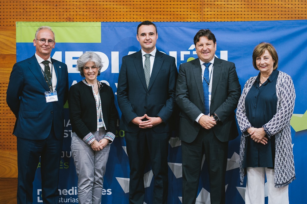 Mediadores Asturias rinde homenaje a Reinerio Sarasúa y entrega sus insignias y distinciones