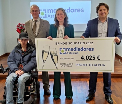 Mediadores Asturias recauda más de cuatro mil euros en el brindis solidario 2022