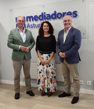 Mediadores Asturias y AXA refuerzan su colaboración en el primer encuentro institucional con la nueva directora Territorial Oeste de la entidad Mediadores Asturias y AXA refuerzan su colaboración en el primer encuentro institucional con la nueva directora Territorial Oeste de la entidad
